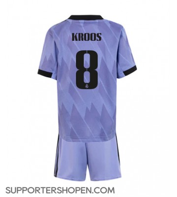 Real Madrid Toni Kroos #8 Bortatröja Barn 2022-23 Kortärmad (+ korta byxor)